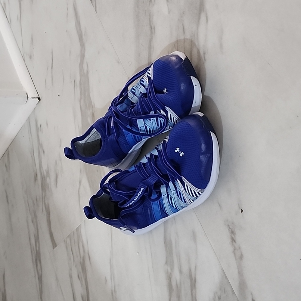 Boys Under Armour, size 5